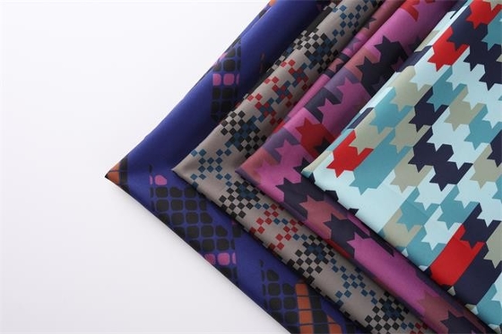 le tissu de 150cm 150d Oxford imperméabilisent le tissu 100gsm pour des vestes et des sacs