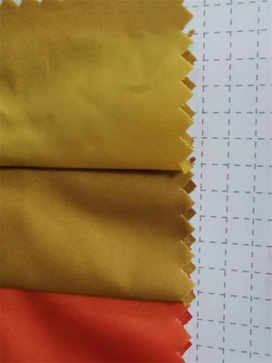 Tissu de taffetas du polyester 70gsm de 150CM calandrant le poly tissu du taffetas 300t