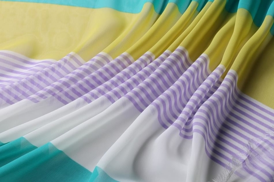 75gsm 75d a modelé le tissu 57&quot; de polyester poly mousseline de soie pour les robes des dames