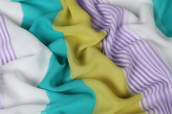 75gsm 75d a modelé le tissu 57&quot; de polyester poly mousseline de soie pour les robes des dames