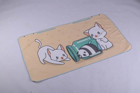 Le type d'attache instantanée a imprimé la fonction à séchage rapide de couverture de serviette de plage 200gsm