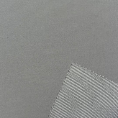 Le produit doit être fabriqué à partir d'un spandex à quatre voies.