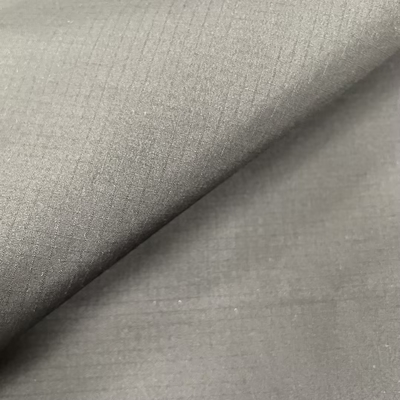 141GSM 100%P WR Tissu de polyester liant
